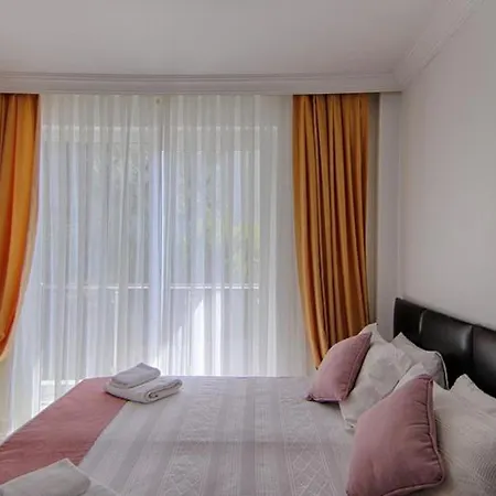 Yildirim 1, Private With 70m2 Pool Φετιγιέ